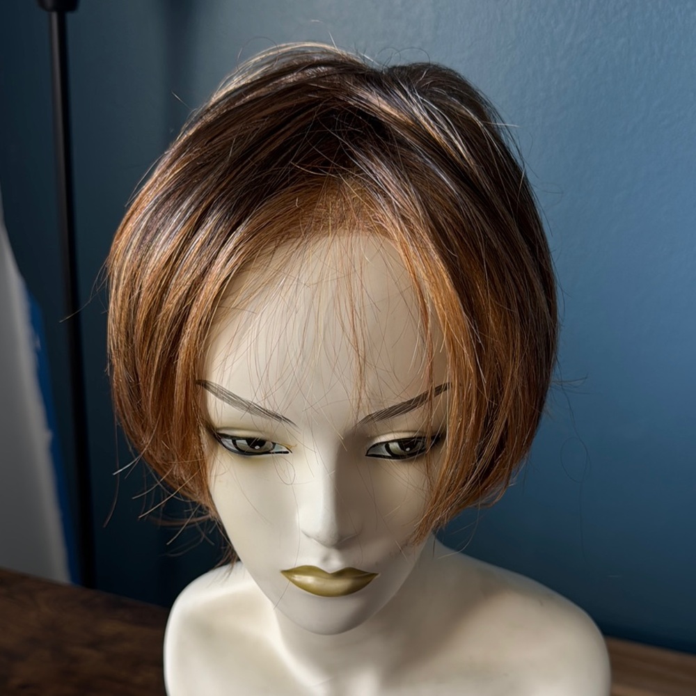 Short Layered Synthetic Wig in Brown with Copper Highlights